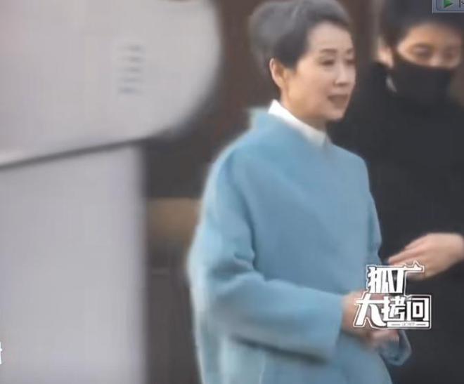现身春晚彩排网友：今年一定不早睡J9九游会春晚惊喜来了！王菲疑似(图6)