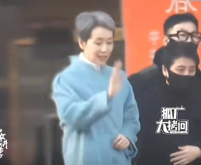 现身春晚彩排网友：今年一定不早睡J9九游会春晚惊喜来了！王菲疑似(图11)