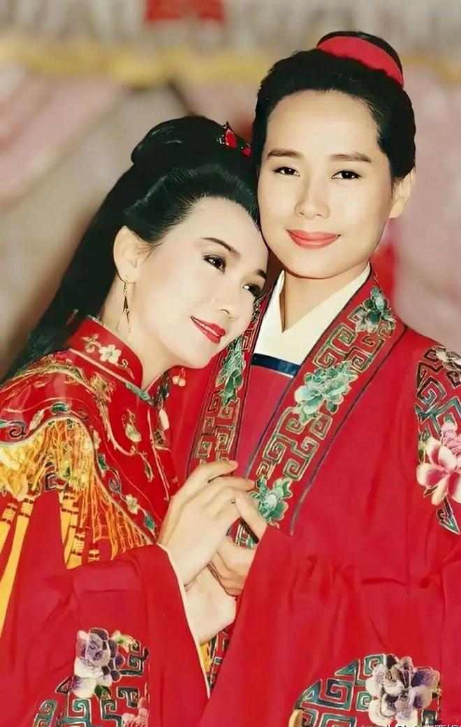 现身春晚彩排网友：今年一定不早睡J9九游会春晚惊喜来了！王菲疑似(图18)
